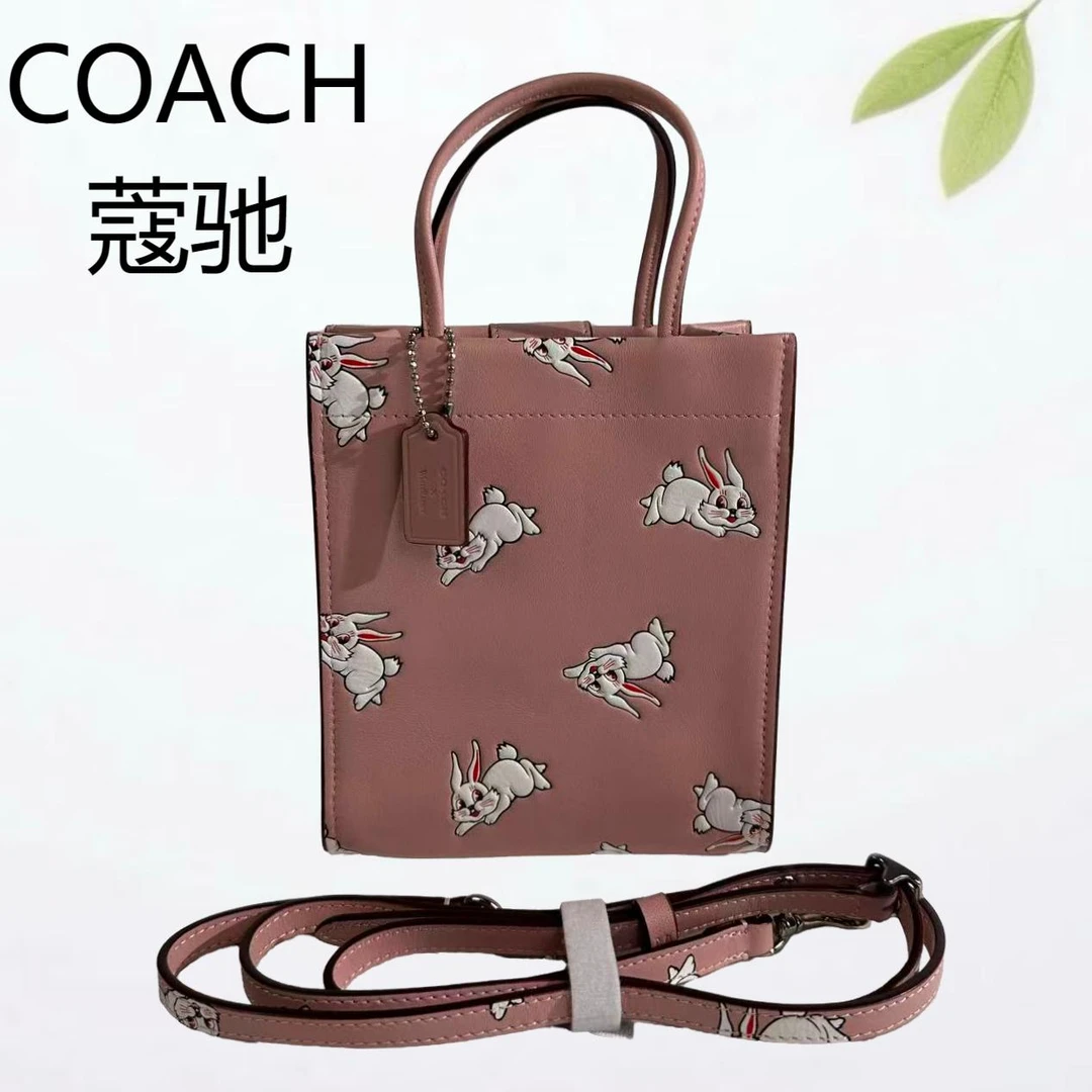 95新 COACH/蔻驰 粉色大白兔琴谱手提斜挎包G25904670底长14X16