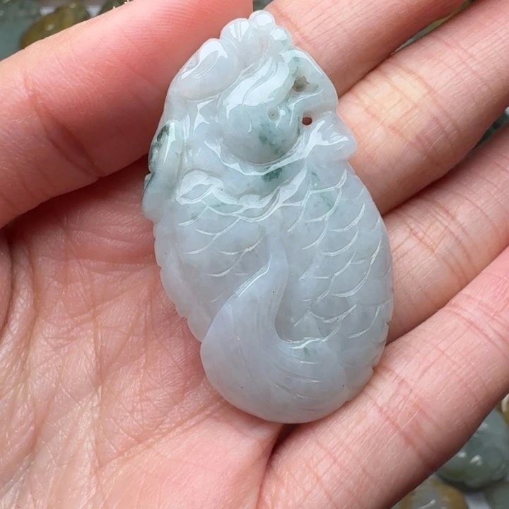 翡翠未镶嵌颈饰龙鱼