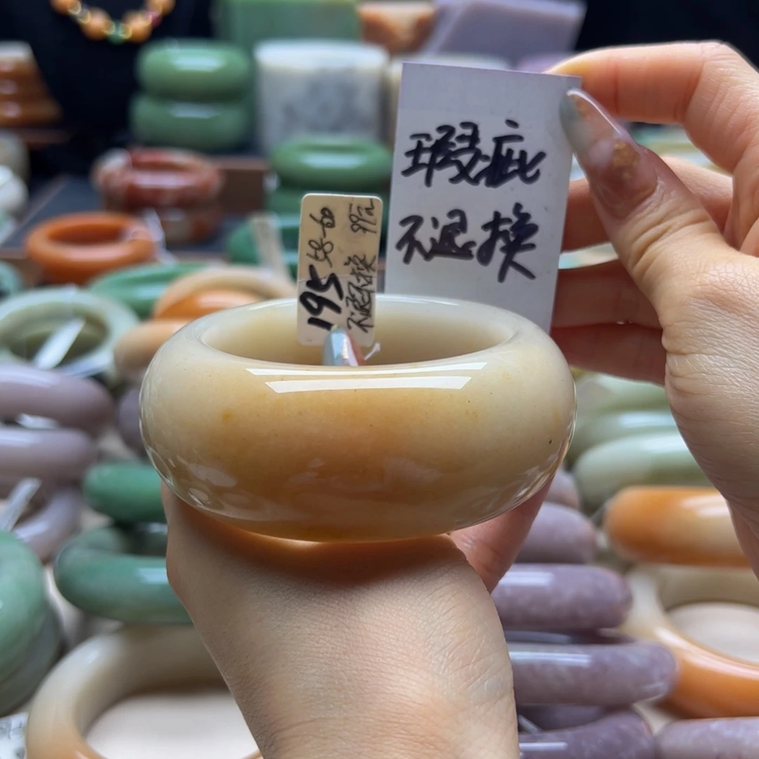 石英岩玉未镶嵌手镯