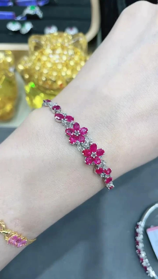 18K金镶嵌天然红宝石手链花朵