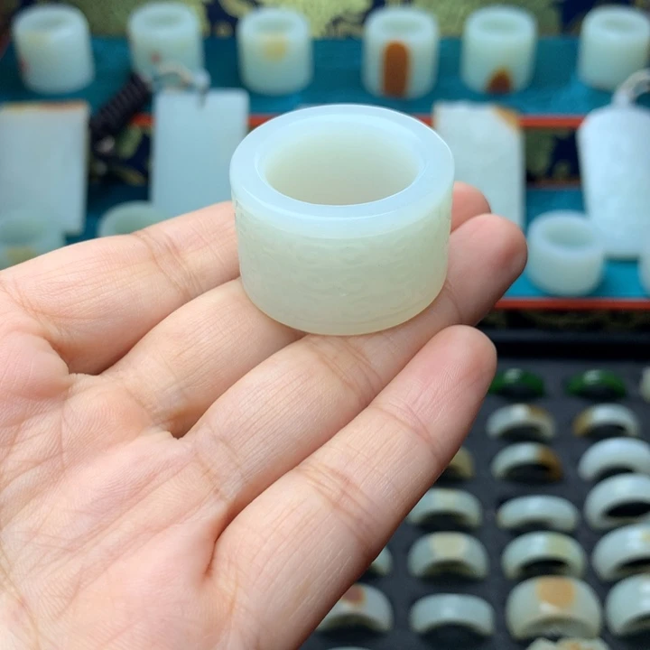 藏***尘和田玉戒指未镶嵌