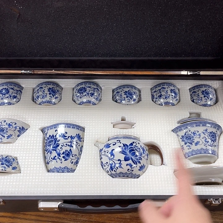 孤品茶具套装等。
