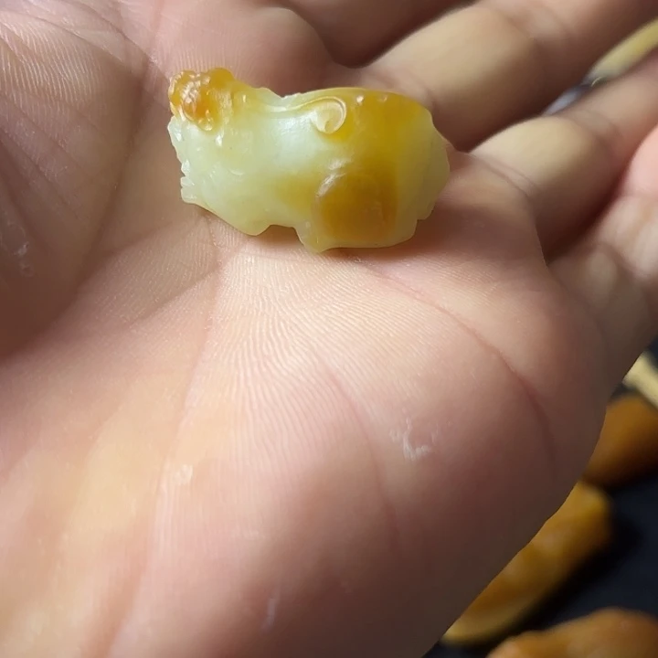 用***4颈饰未镶嵌和田玉