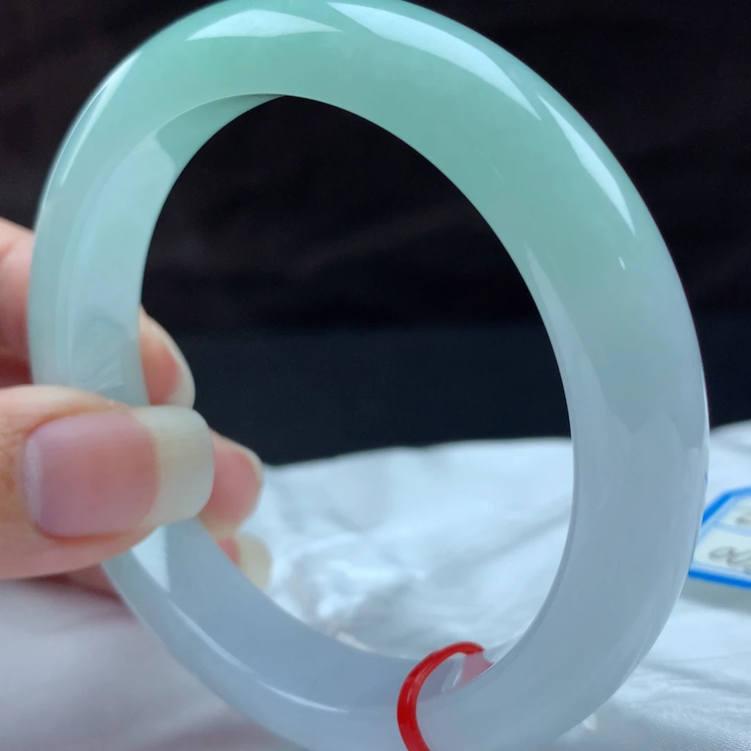 翡翠手镯未镶嵌好**伴96722，