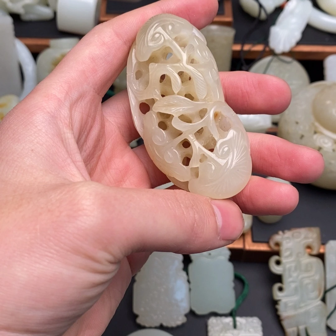 和田玉挂件未镶嵌路**记