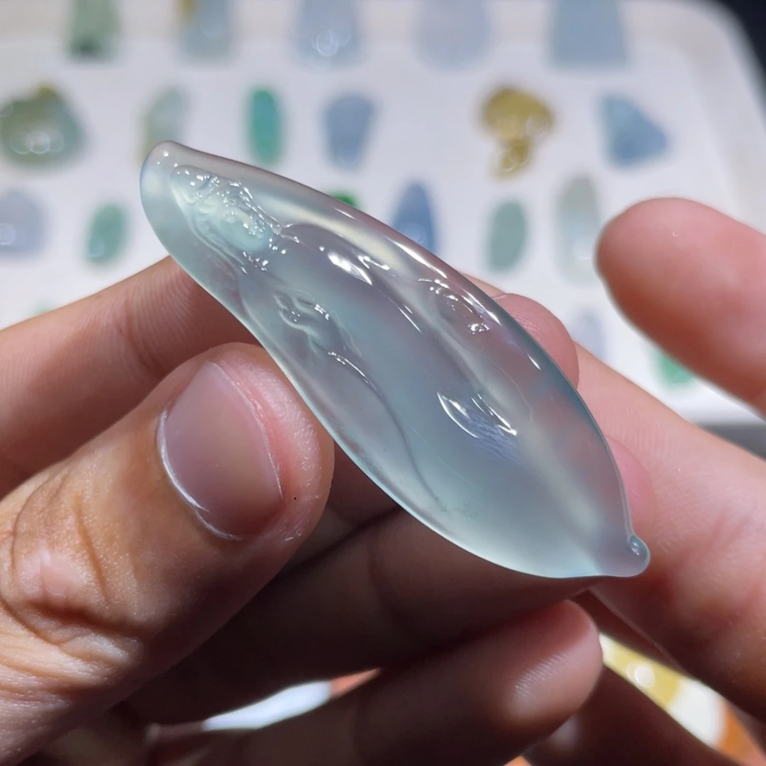 颈饰未镶嵌翡翠观音