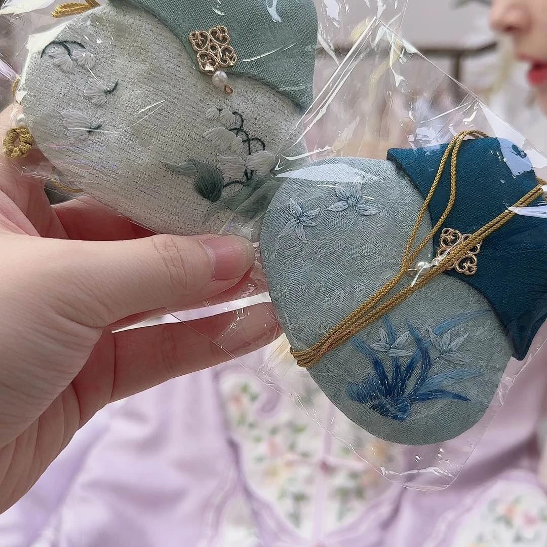 刺绣s****r苏州真丝荷包