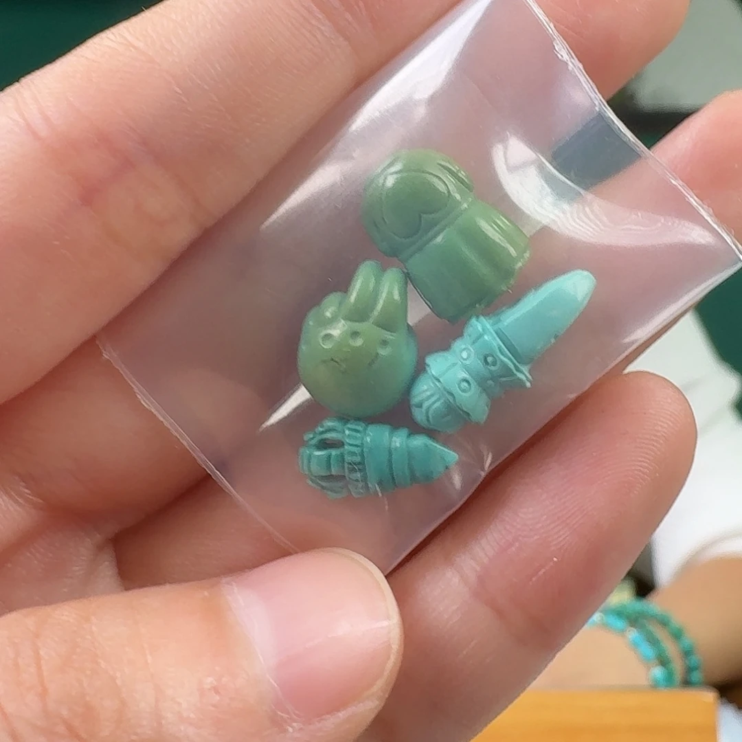 绿松石未镶嵌挂件