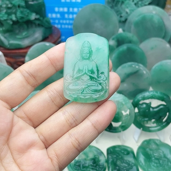 颈饰未镶嵌石英质玉