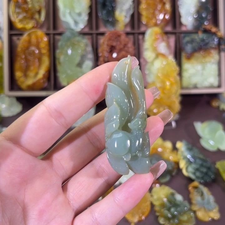 未镶嵌蛇纹石玉颈饰