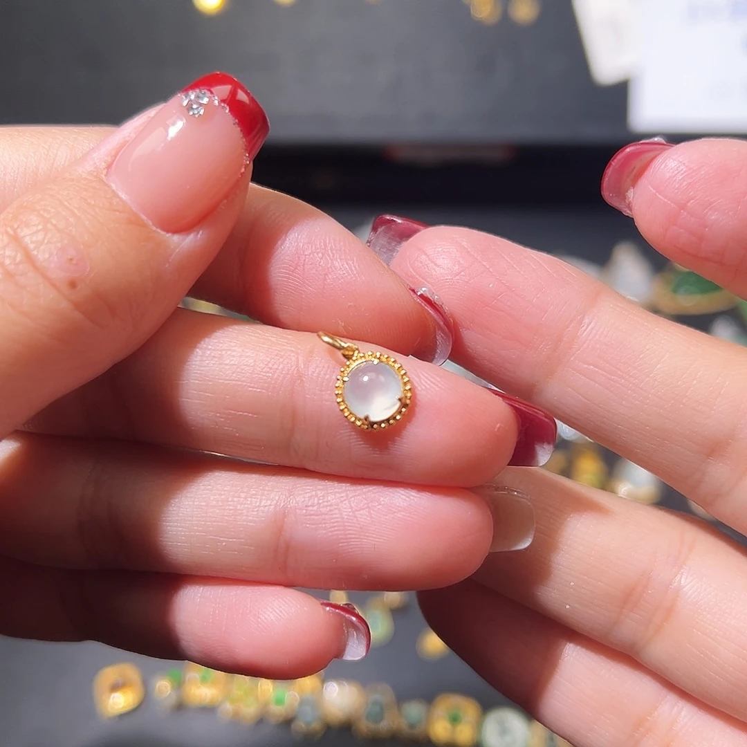 翡翠颈饰18K金镶嵌吊坠