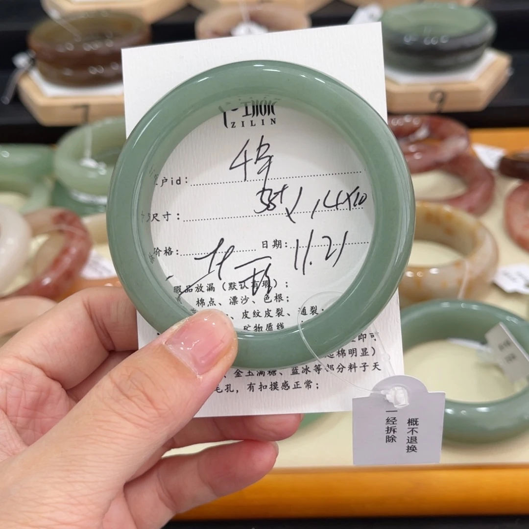 未镶嵌手镯石英质玉千**蚕