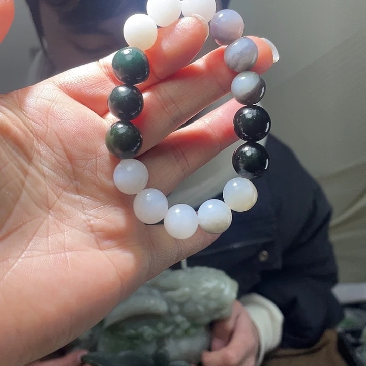 和田玉未镶嵌把件