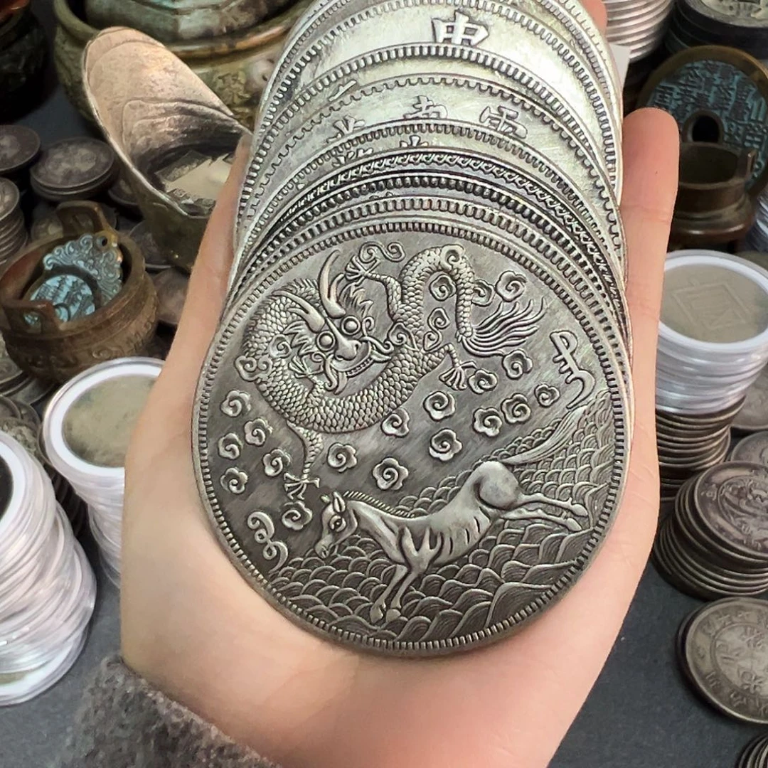 金属复古风格龙洋