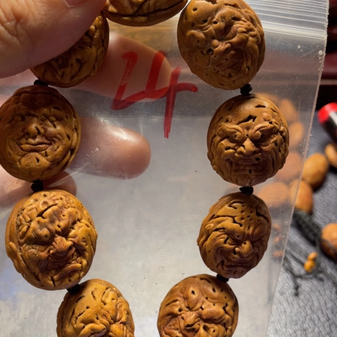大桃核雕刻瑕疵恶僧