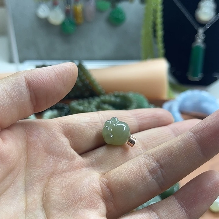 杨***。和田玉未镶嵌珠宝奇石