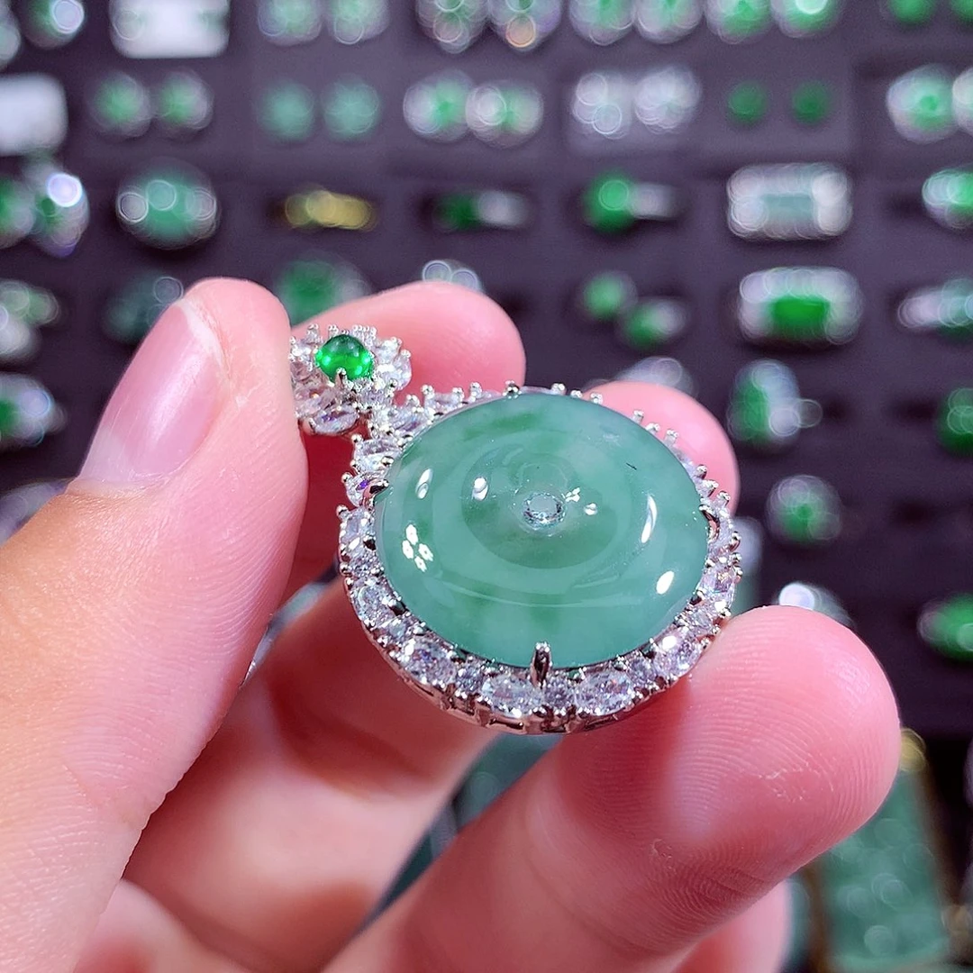 颈饰未镶嵌翡翠挂件