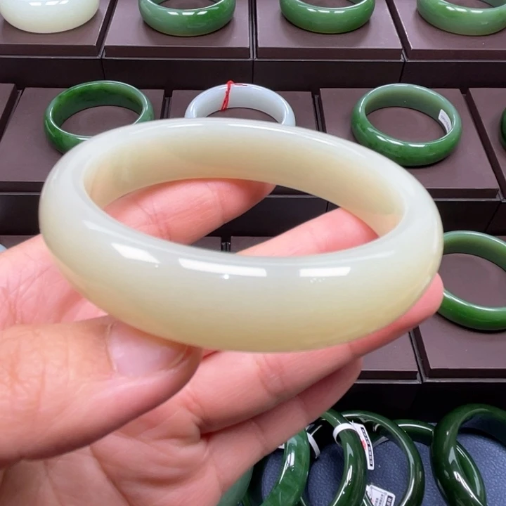 和田玉未镶嵌手镯