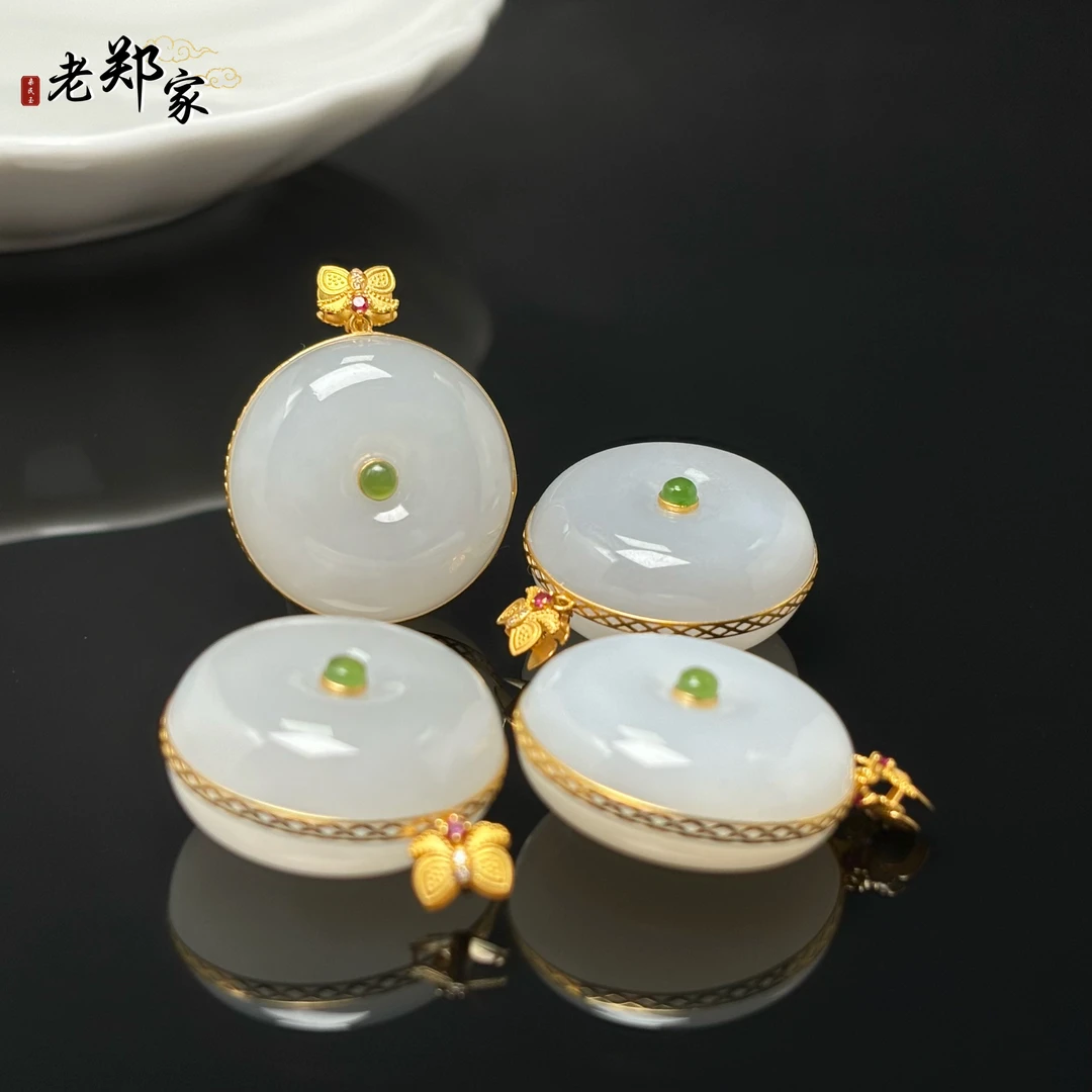 【老郑家】18K金和田玉吊坠 3361 多样性发1件 约23*11mm