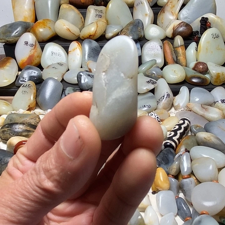 和田玉未镶嵌颈饰吊坠