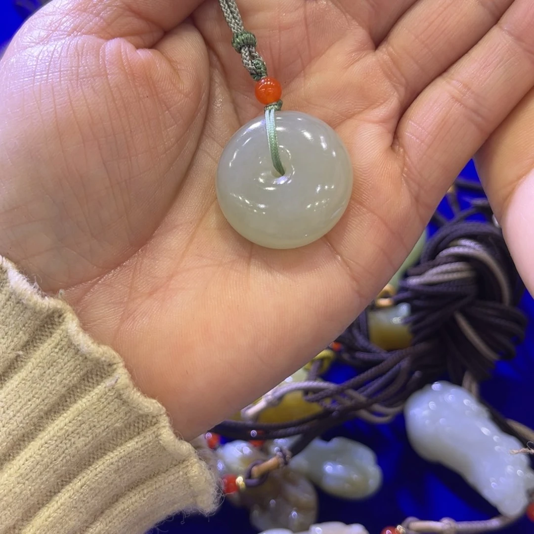 和田玉颈饰未镶嵌周****呀