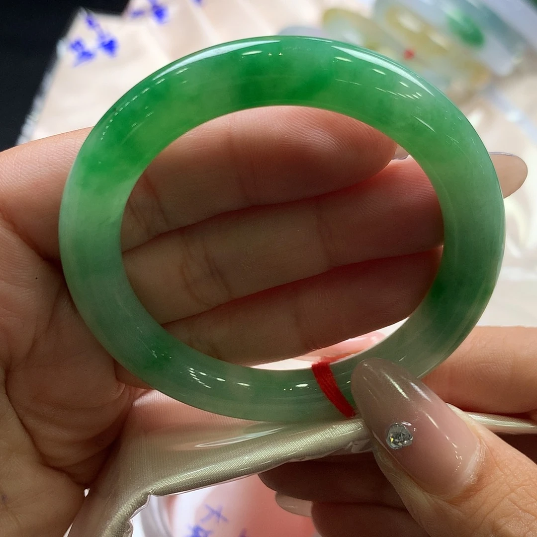 欢***…翡翠未镶嵌手镯52元