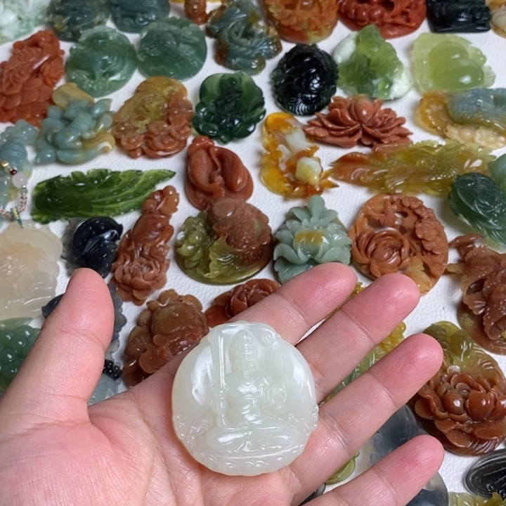 蛇纹石玉颈饰未镶嵌