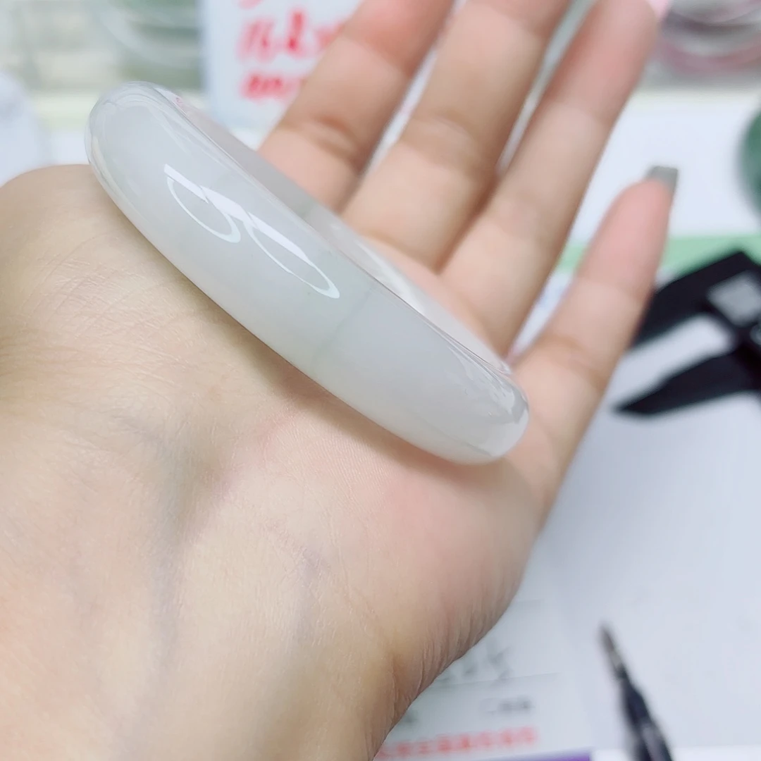 未镶嵌手镯石英质玉33/5352