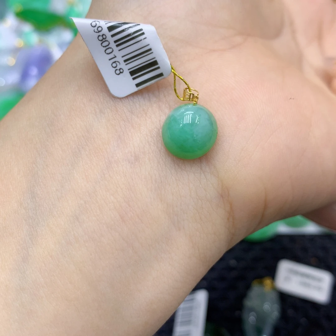 颈饰18K金镶嵌翡翠
