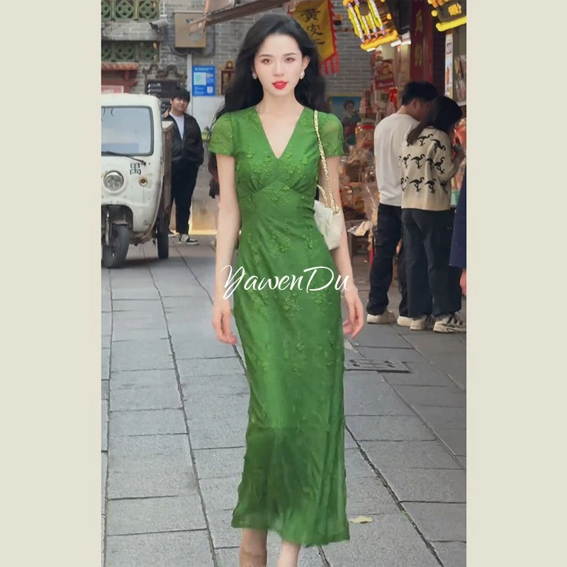 春季流行多巴胺穿搭高端精致轻奢高级感御姐风情万种收腰连衣裙女