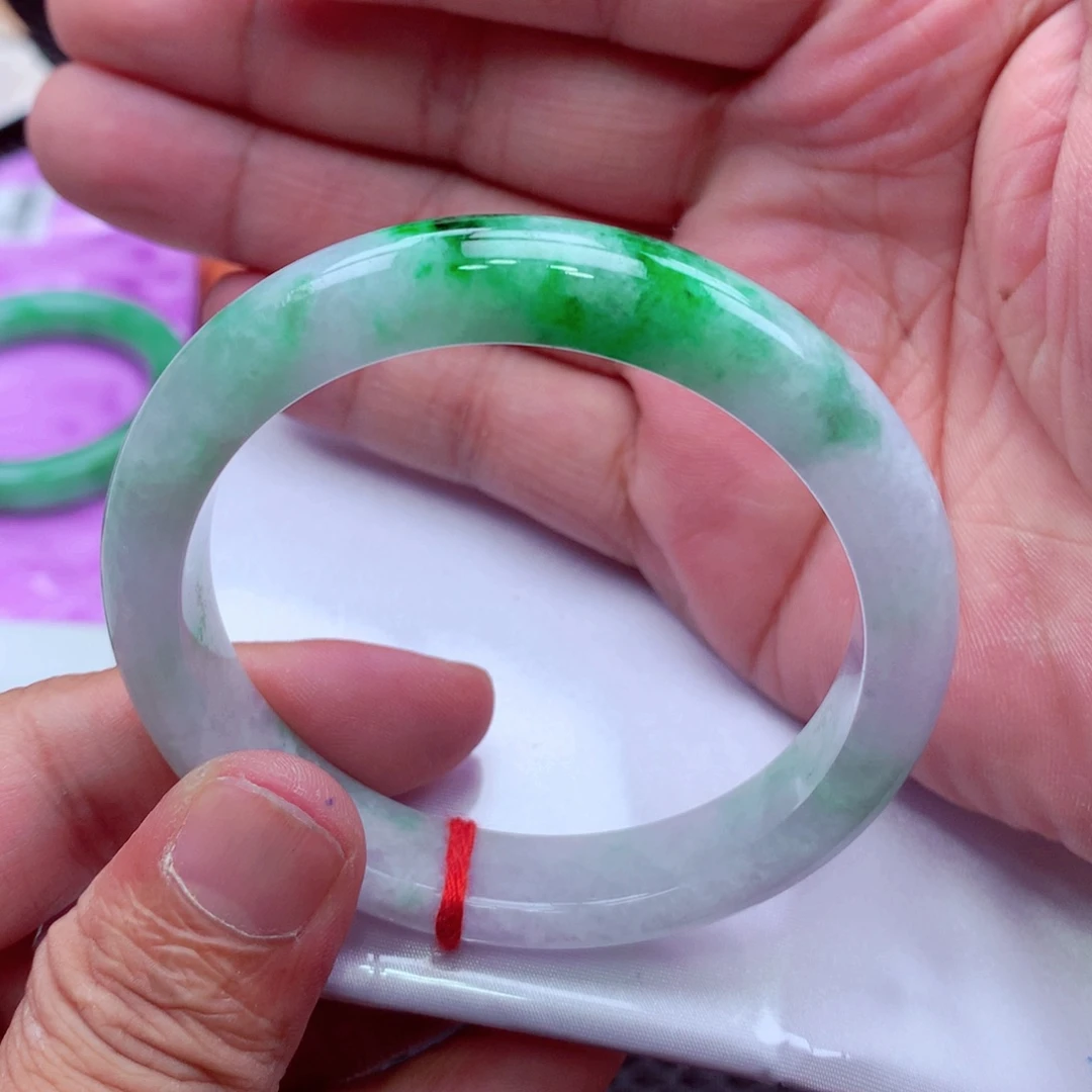 苏***琴翡翠未镶嵌手镯翡翠