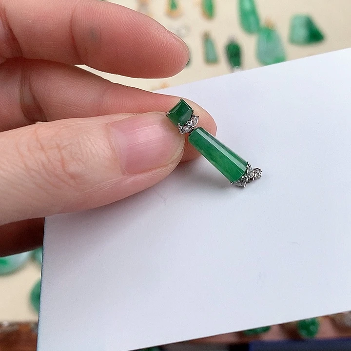 颈饰18K金镶嵌翡翠8733765789