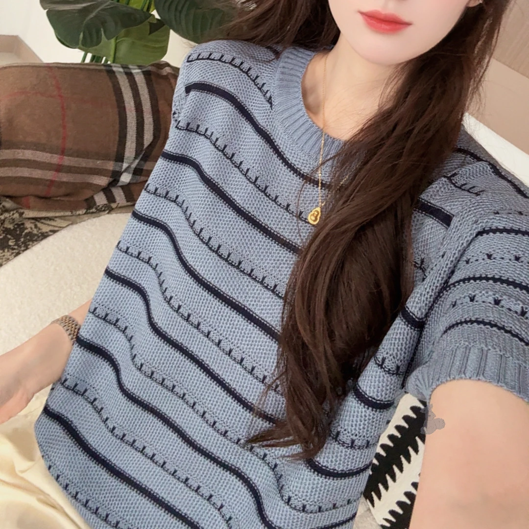 1251【迪好甄选】新款百搭圆领套头t恤高级感提花掏孔条纹针织衫