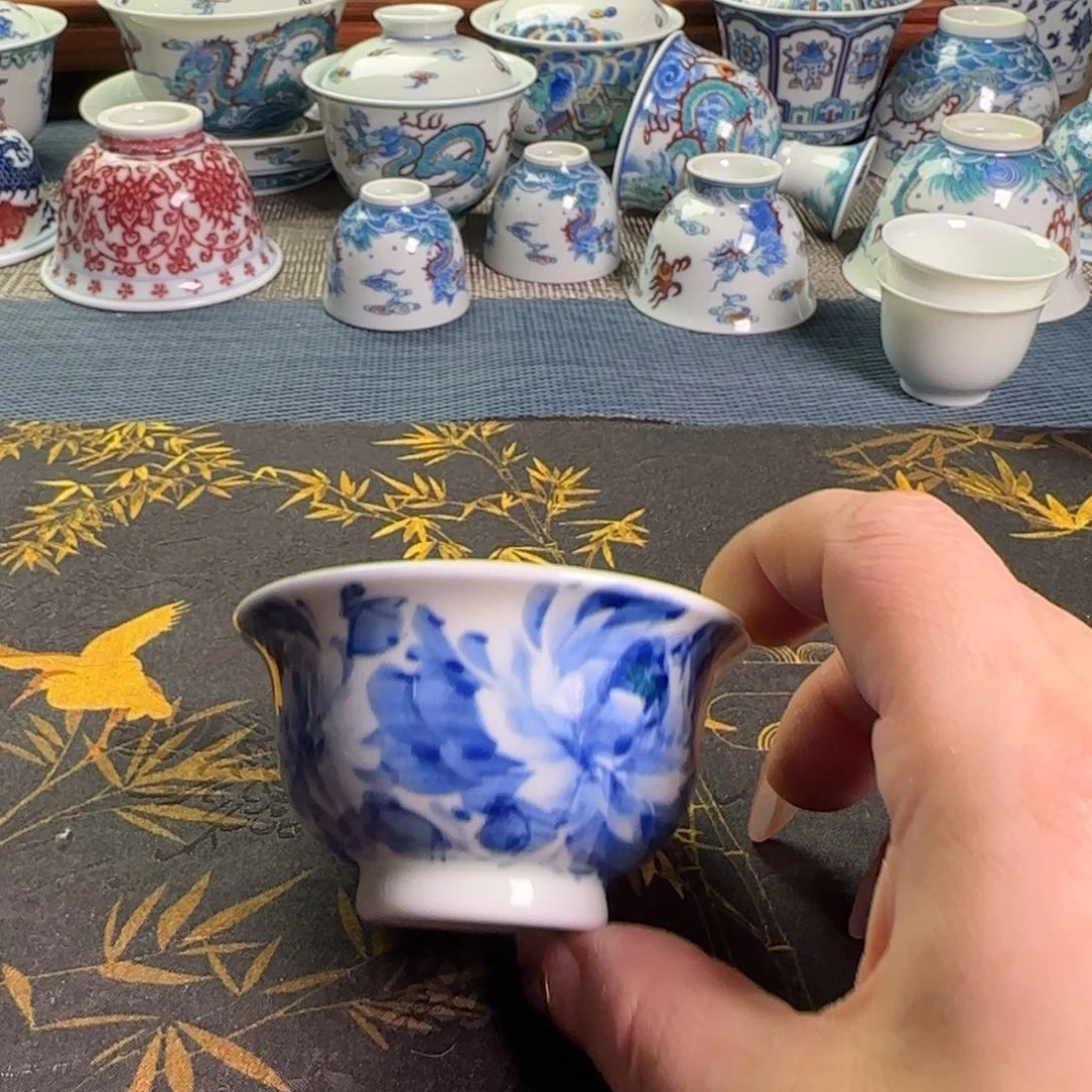瓷片牡丹压手杯杯