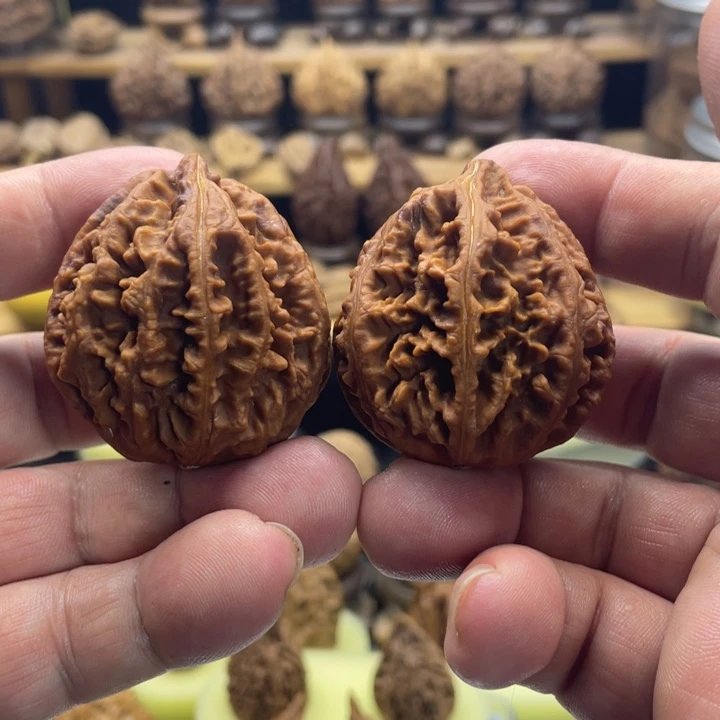 文玩核桃把件东北核桃68