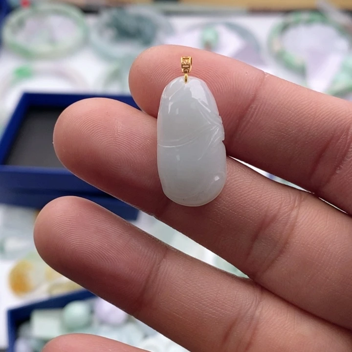 翡翠吊坠(不含链)18K金镶嵌