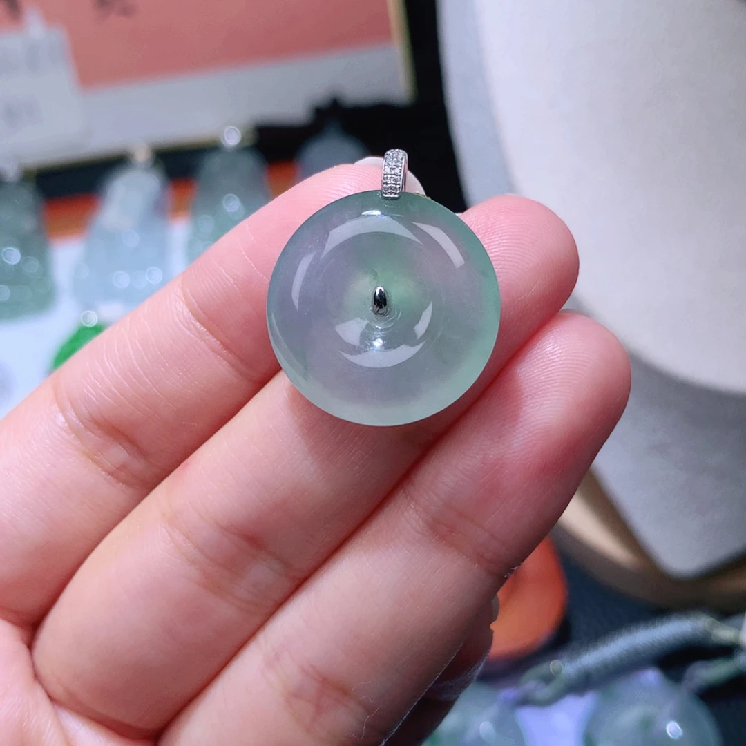 颈饰18K金镶嵌翡翠扣子