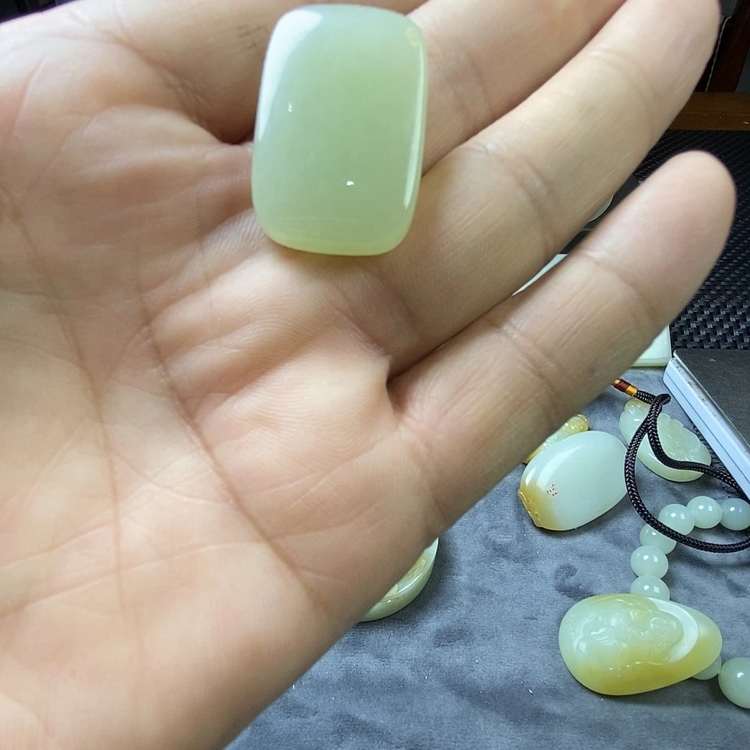 和田玉未镶嵌吊坠(不含链)