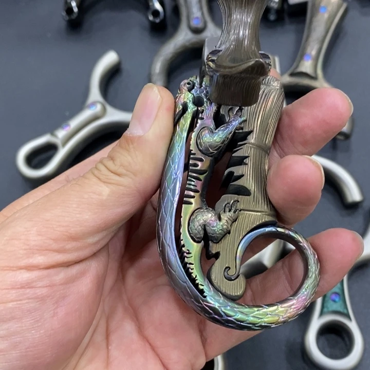 z***Z00998号雕刻变色龙