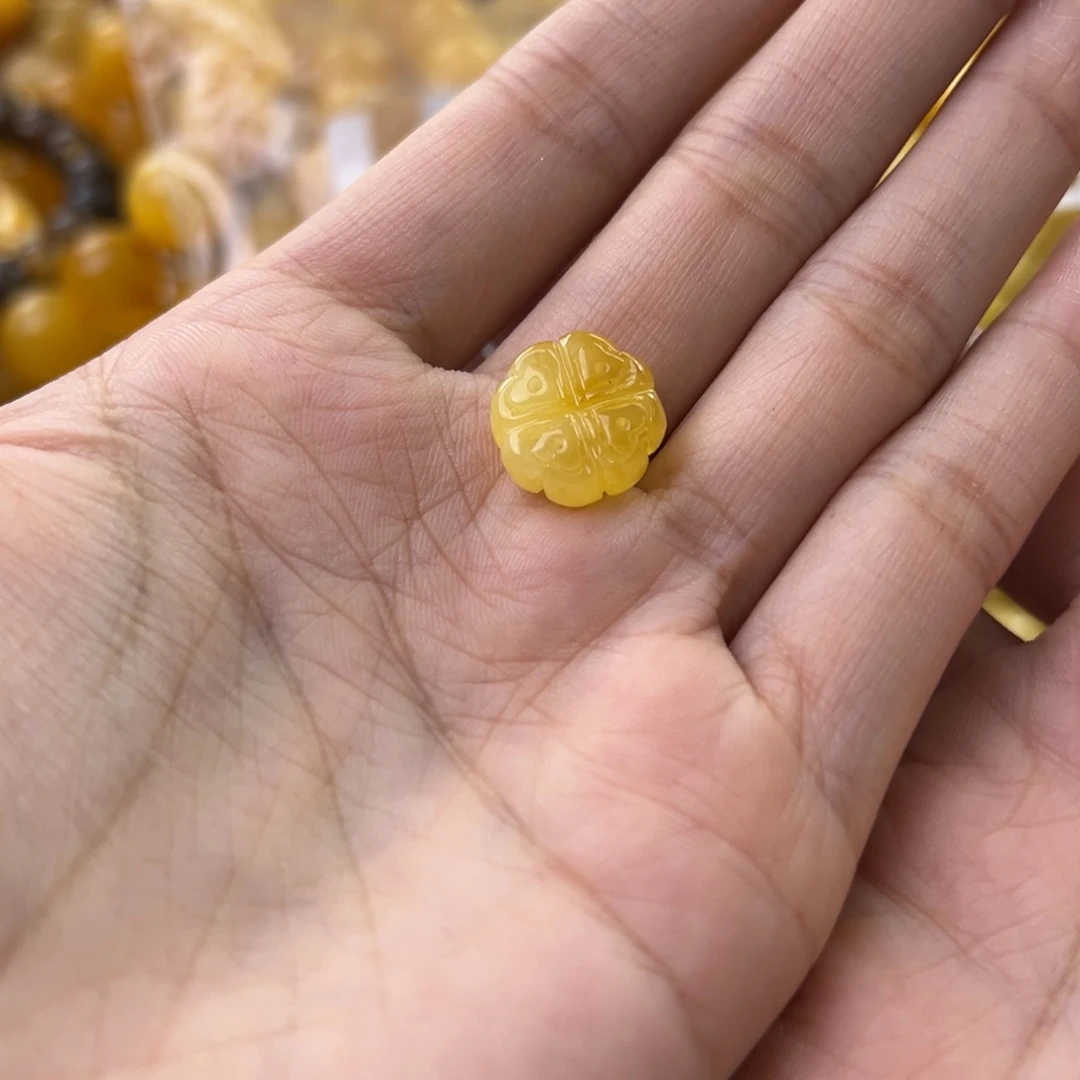 琥珀珠宝奇石未镶嵌