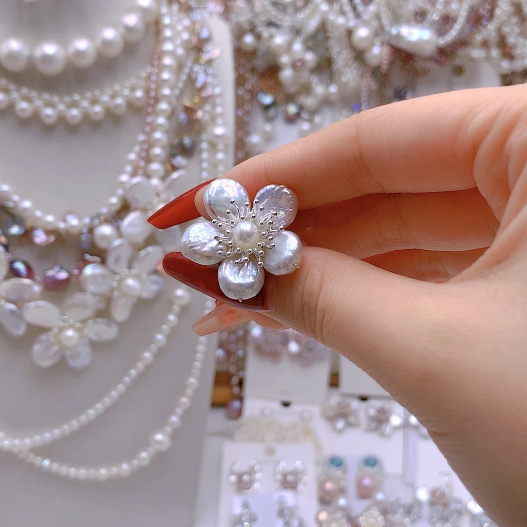 银S925镶嵌耳饰淡水珍珠蝶**?