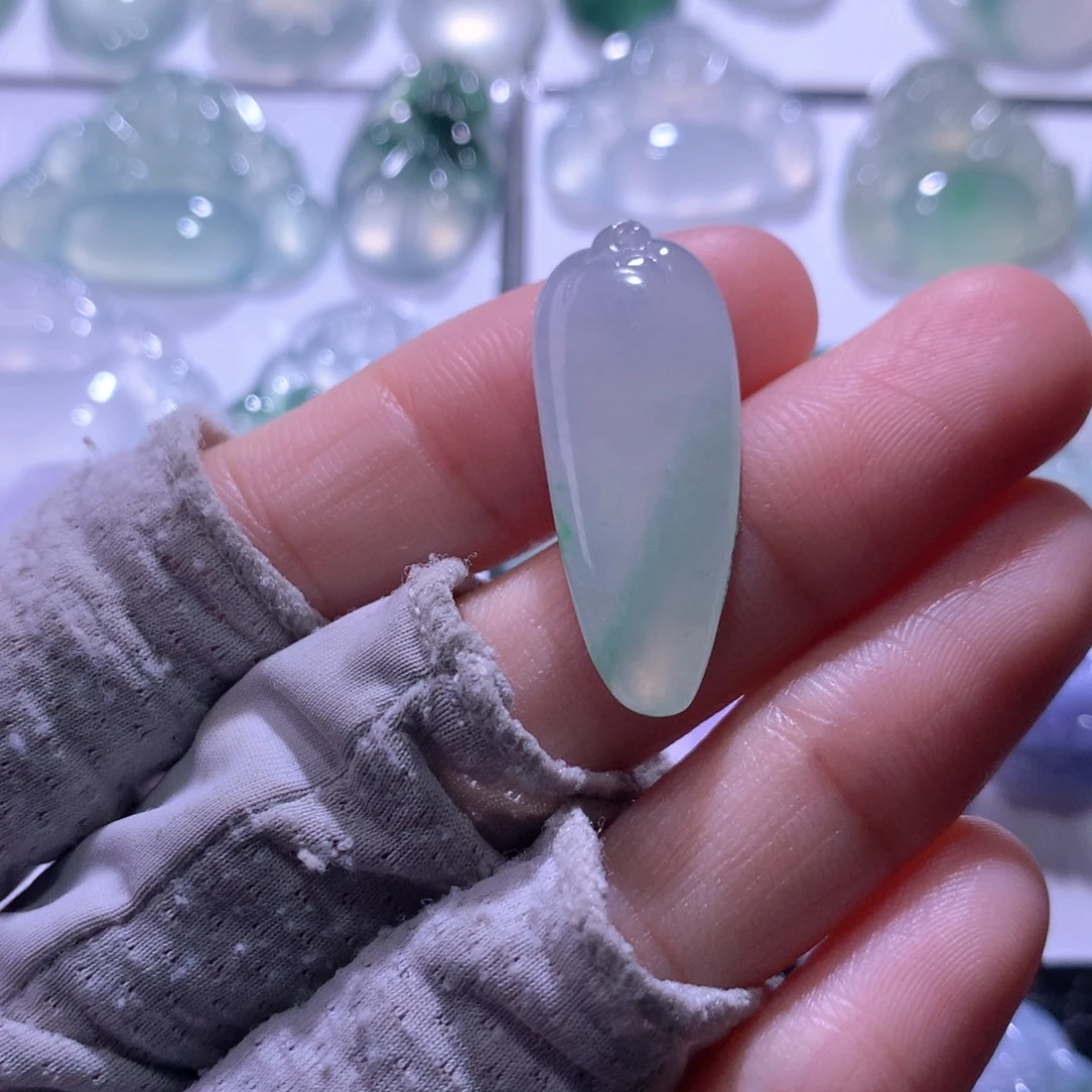 翡翠未镶嵌颈饰瓜