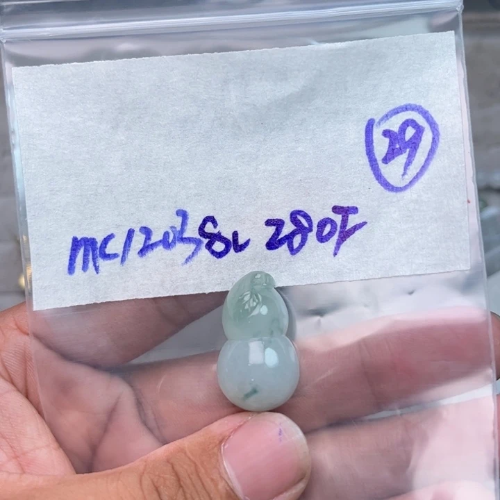 小***呀定制翡翠未镶嵌不退不换