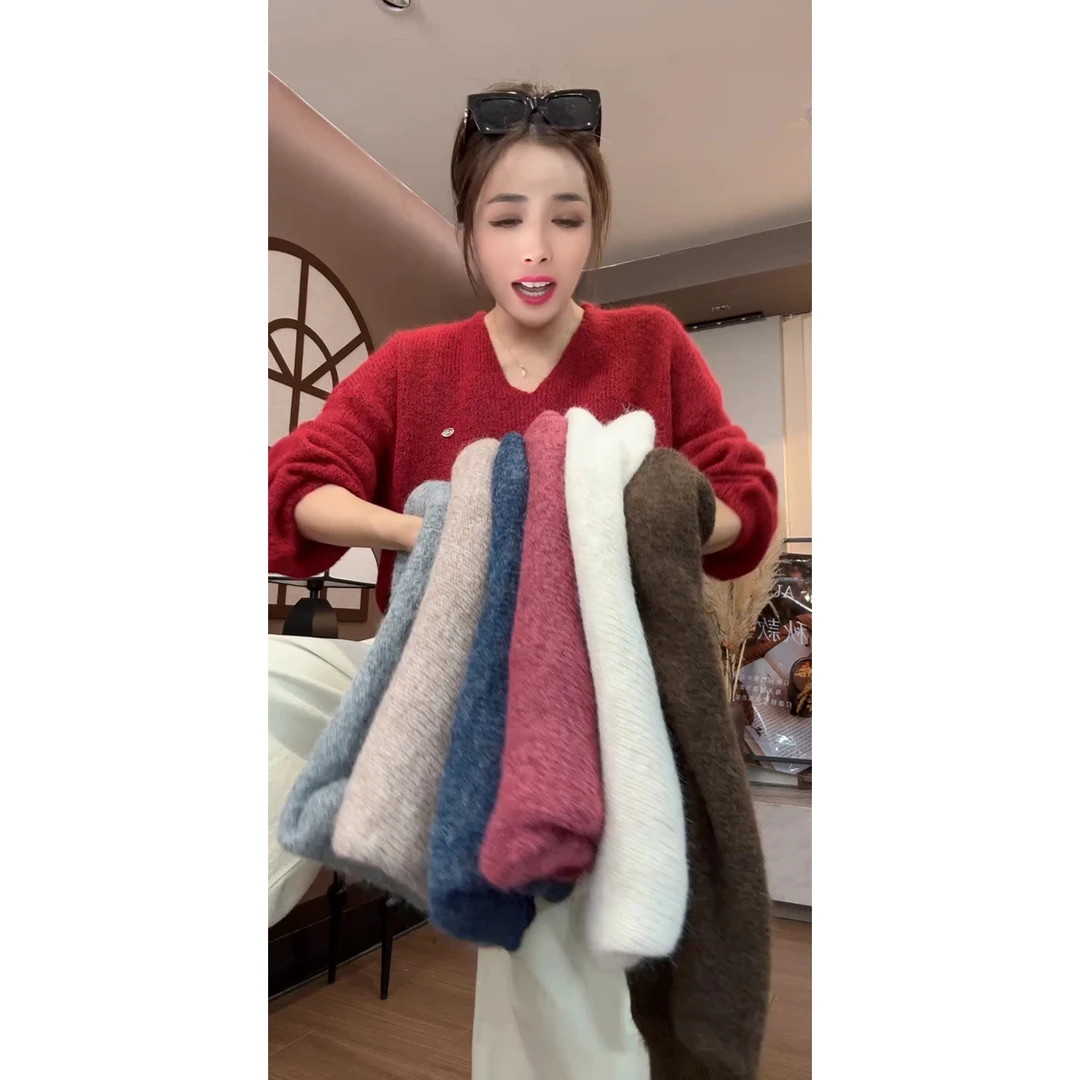 秋冬季新款时尚纯色带标宽松显瘦V领长袖毛衣女士休闲风
