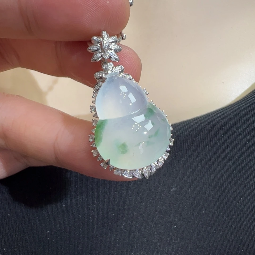 翡翠吊坠(不含链)18K金镶嵌