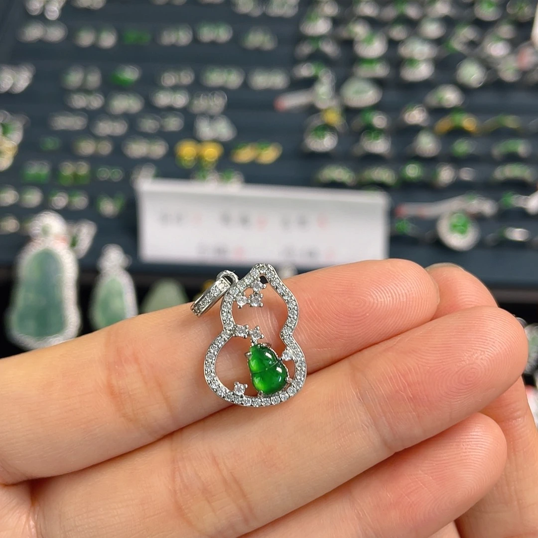 吊坠(不含链)未镶嵌翡翠