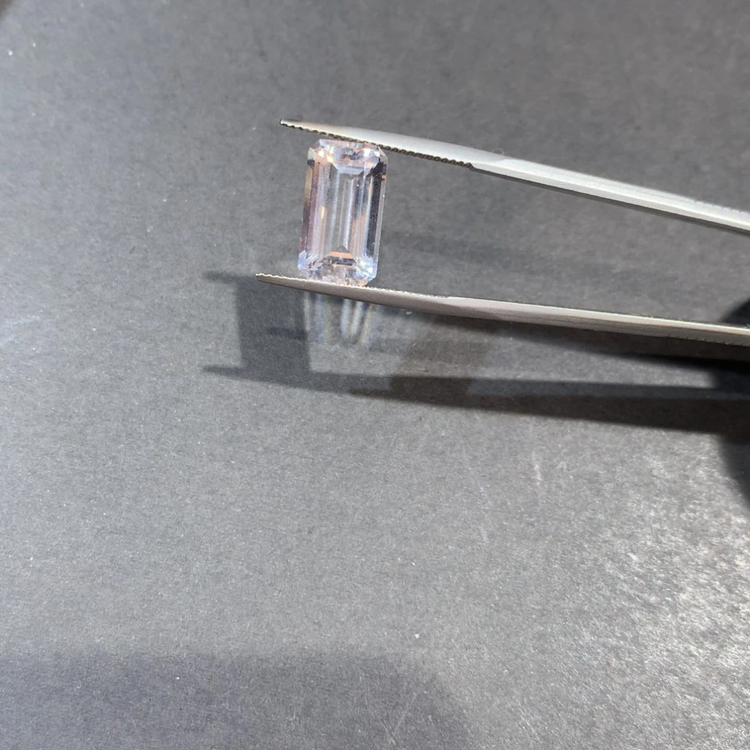 赛黄晶未镶嵌裸石6.8克拉