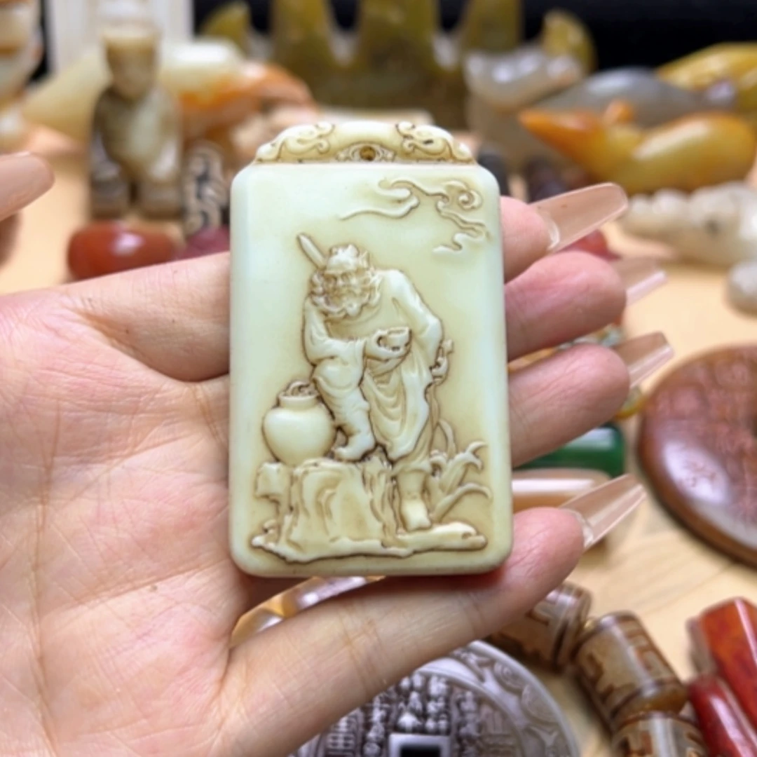 【闪购商品】蛇纹石玉未镶嵌颈饰锡**子