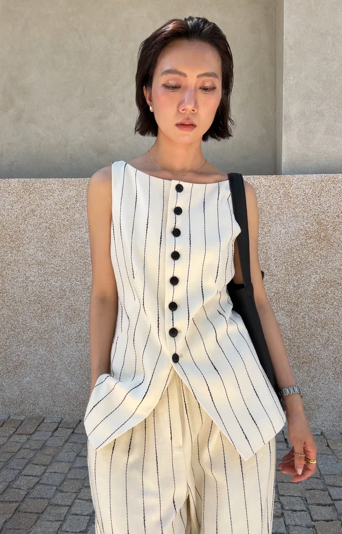 “竖条一字领亚麻马甲”法式优雅25夏季设计感通勤背心无袖上衣女