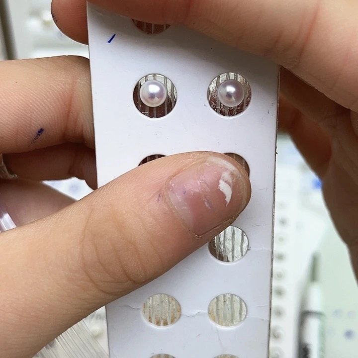 淡水珍珠耳饰银S925镶嵌大*。